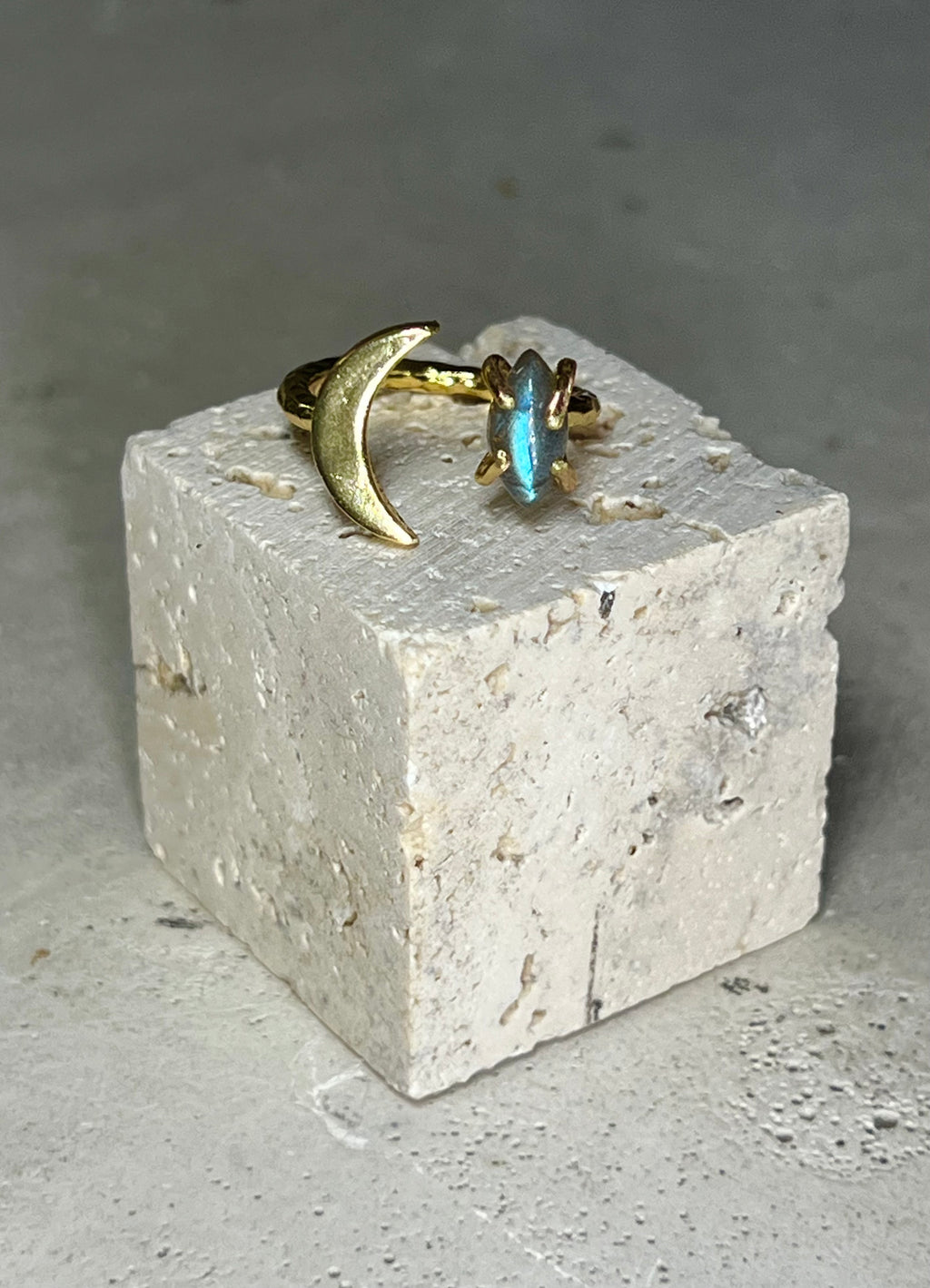 Moon Ring Moonstone