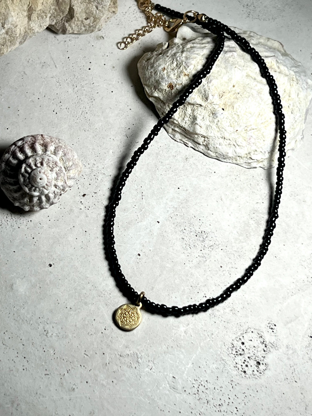Cutie Perlenkette black Pearls with Flower of Life Pendant