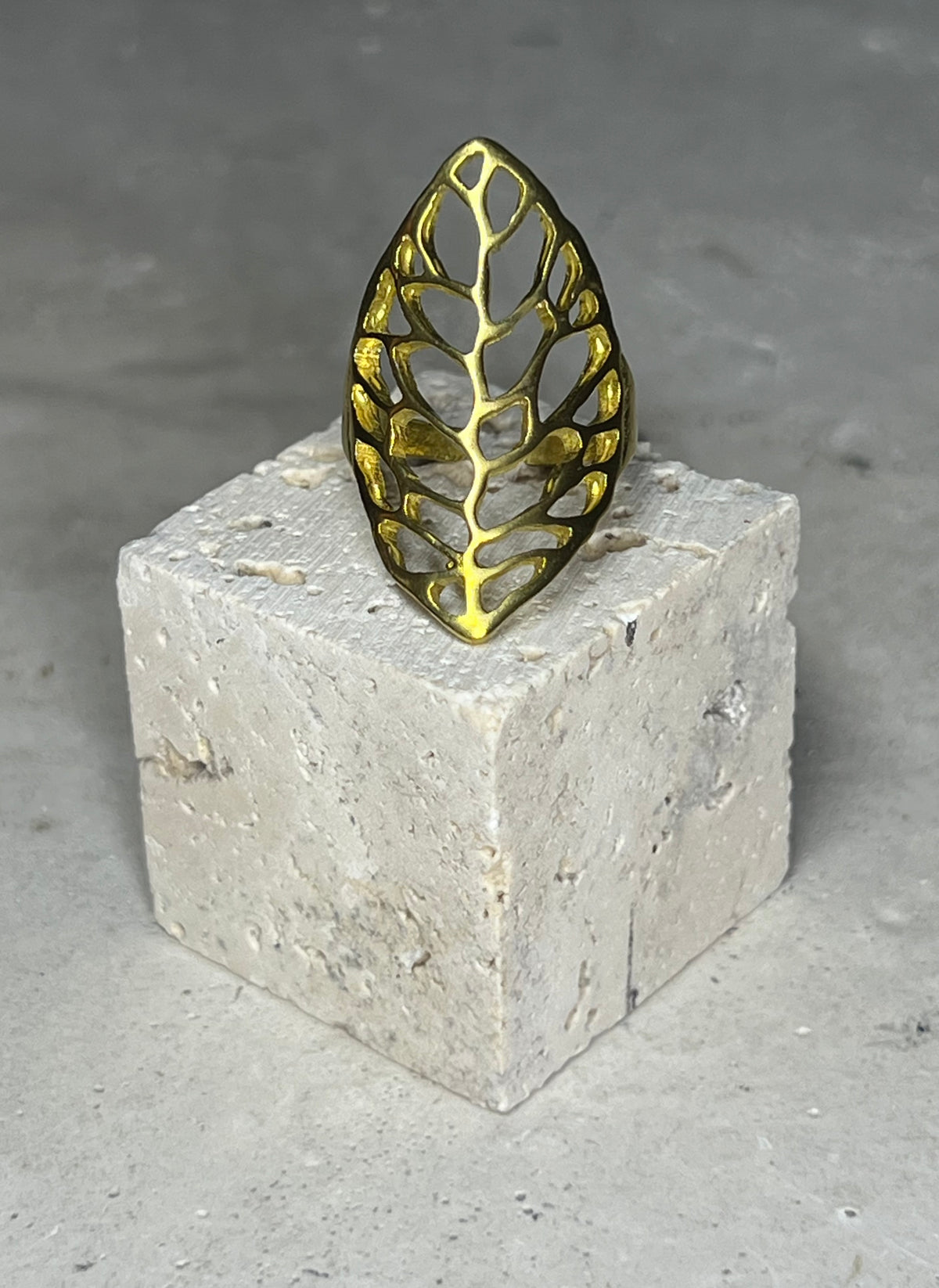 Yves leaf ring