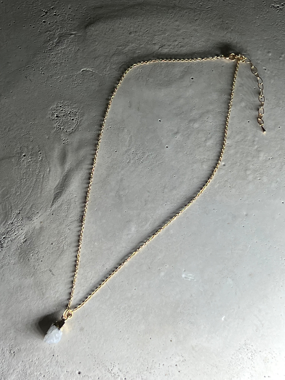Raw Moonstone Halskette 18k