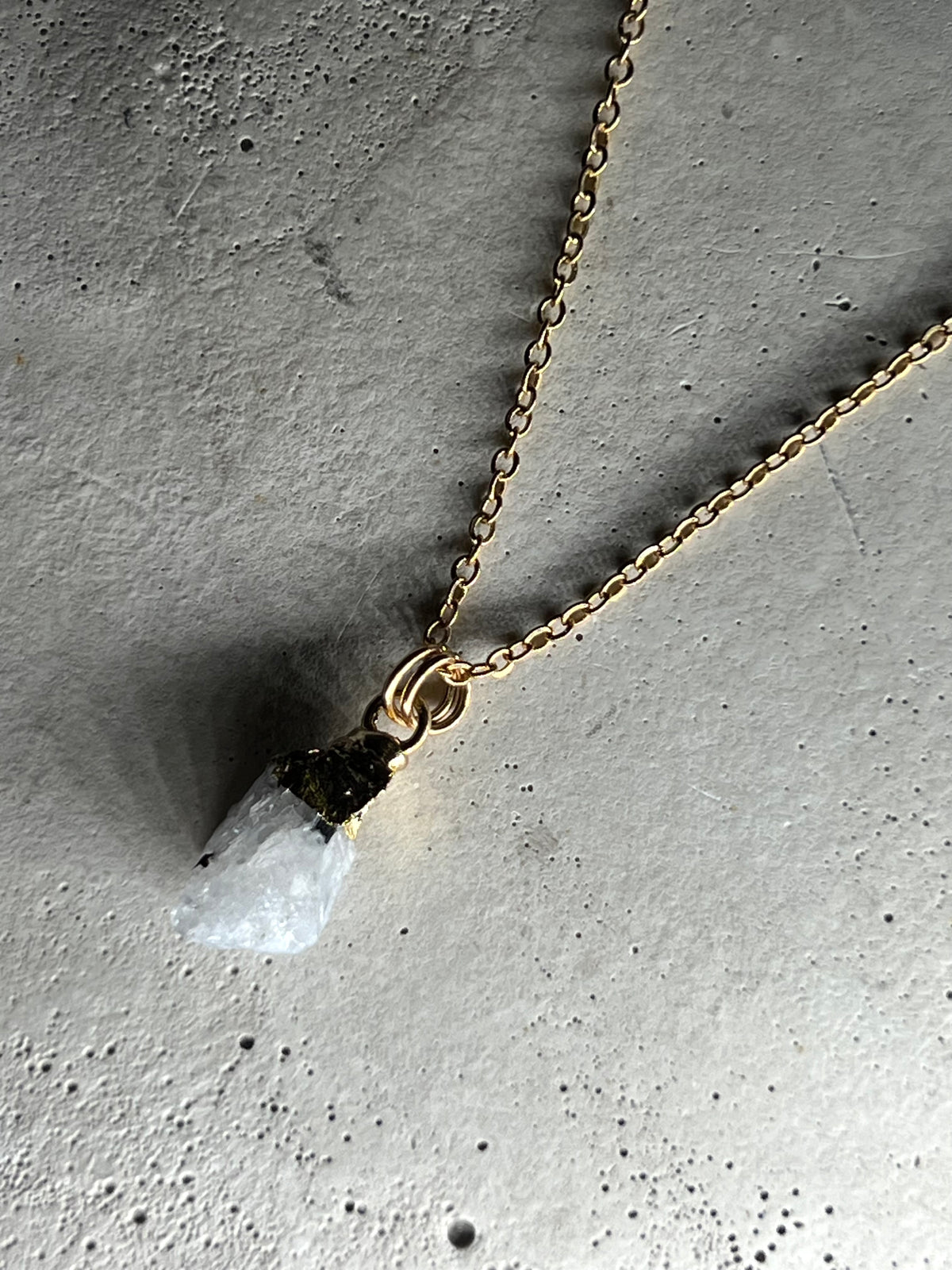 Raw Moonstone Halskette 18k