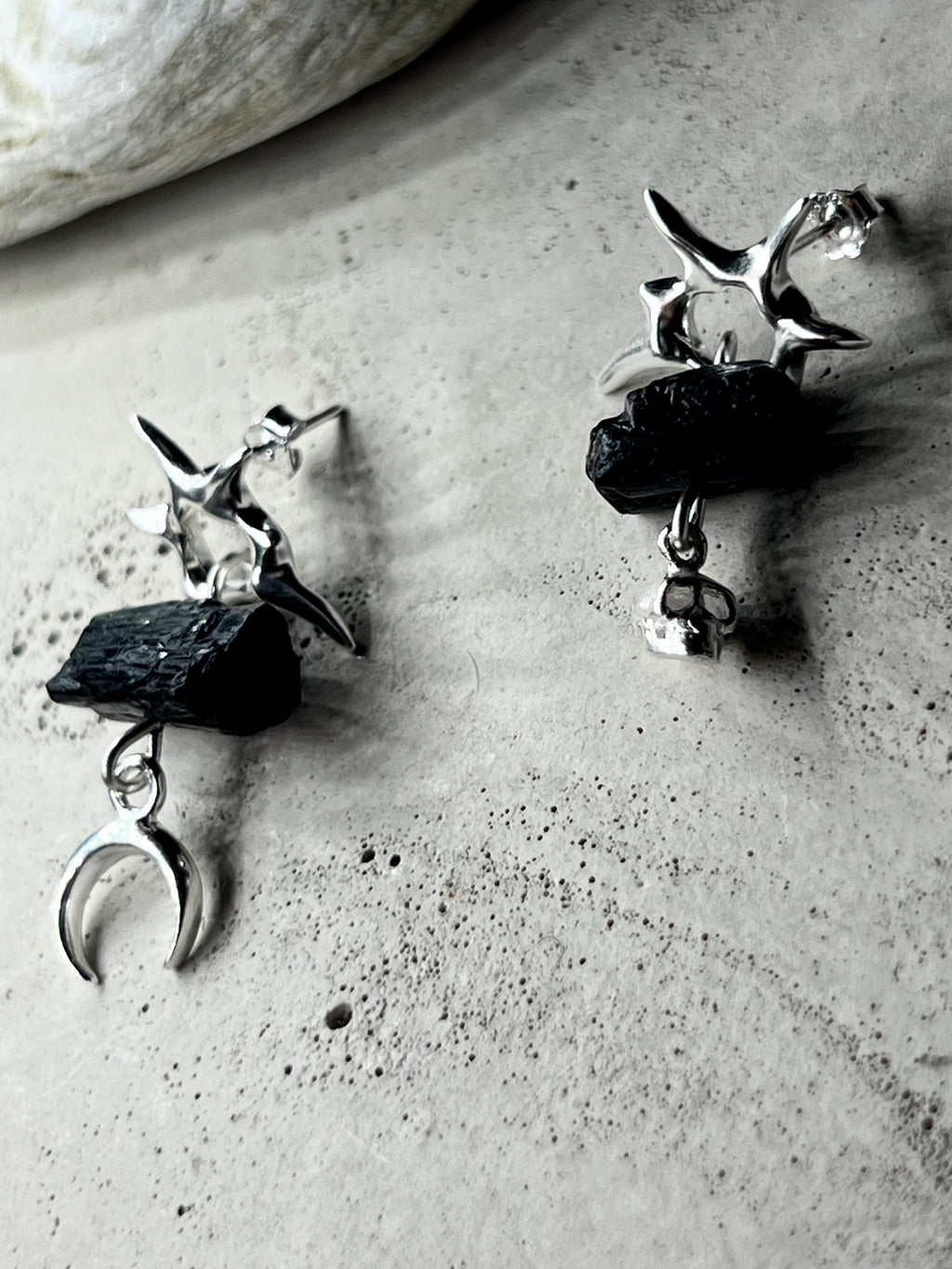 Splash Silver earstuds with Schörl Turmaline, Moon & Skull
