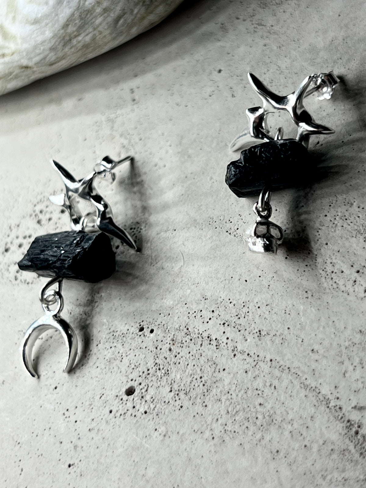 Splash Silver earstuds with Schörl Turmaline, Moon & Skull