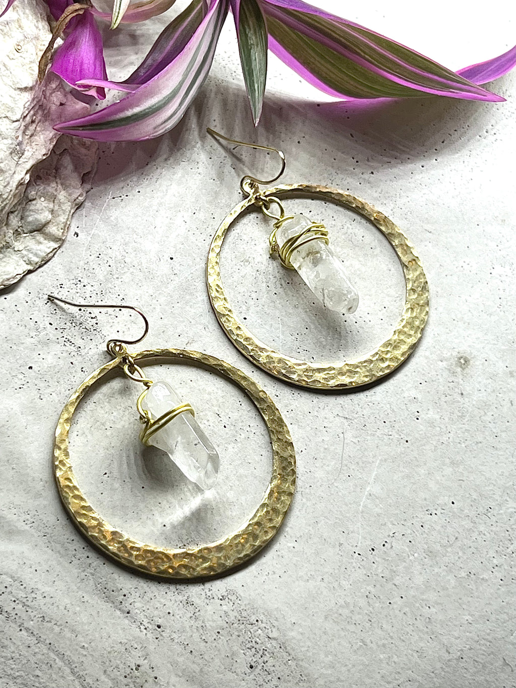 Crystal in Circle -  Bergkristall