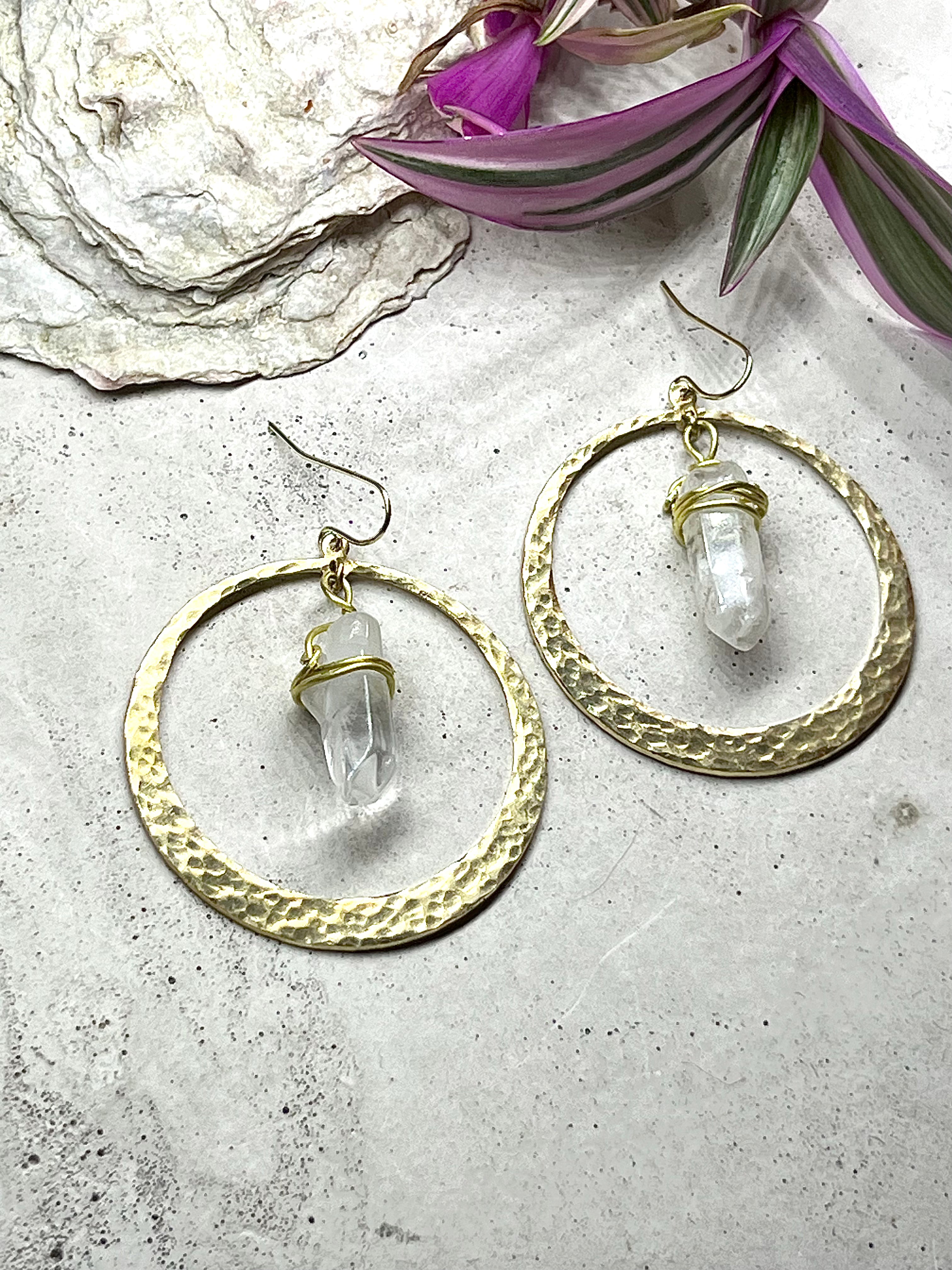 Crystal in Circle -  Bergkristall