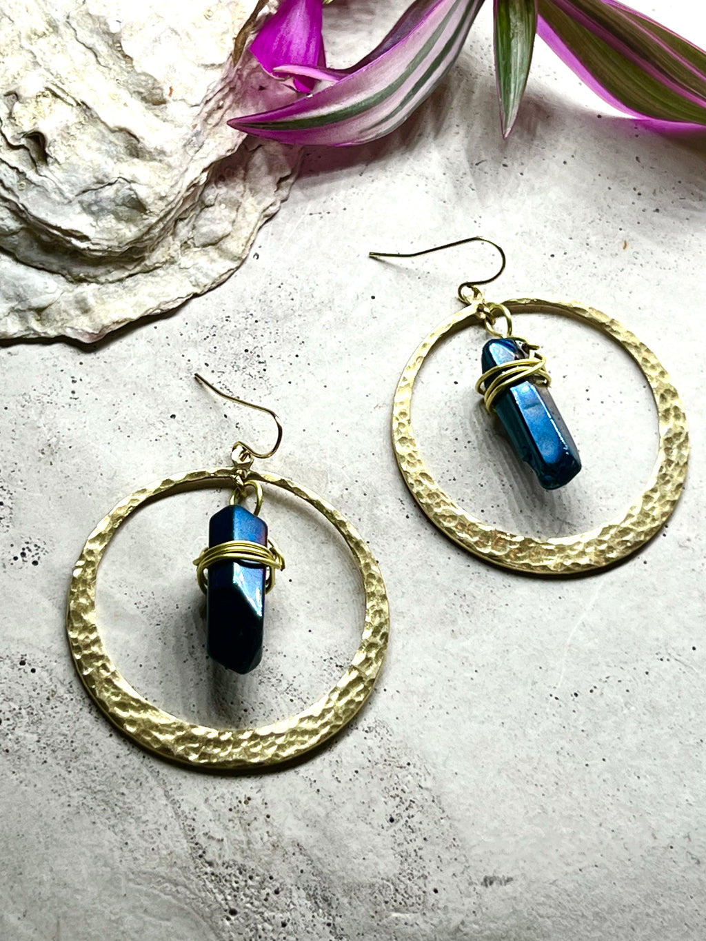 Crystal in Circle - Dark Blue Aura Kristall