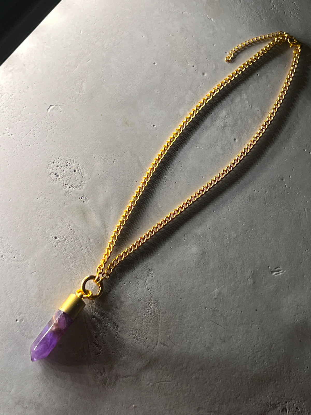 Maxi 18k Choker mit Amethystkristallspitze
