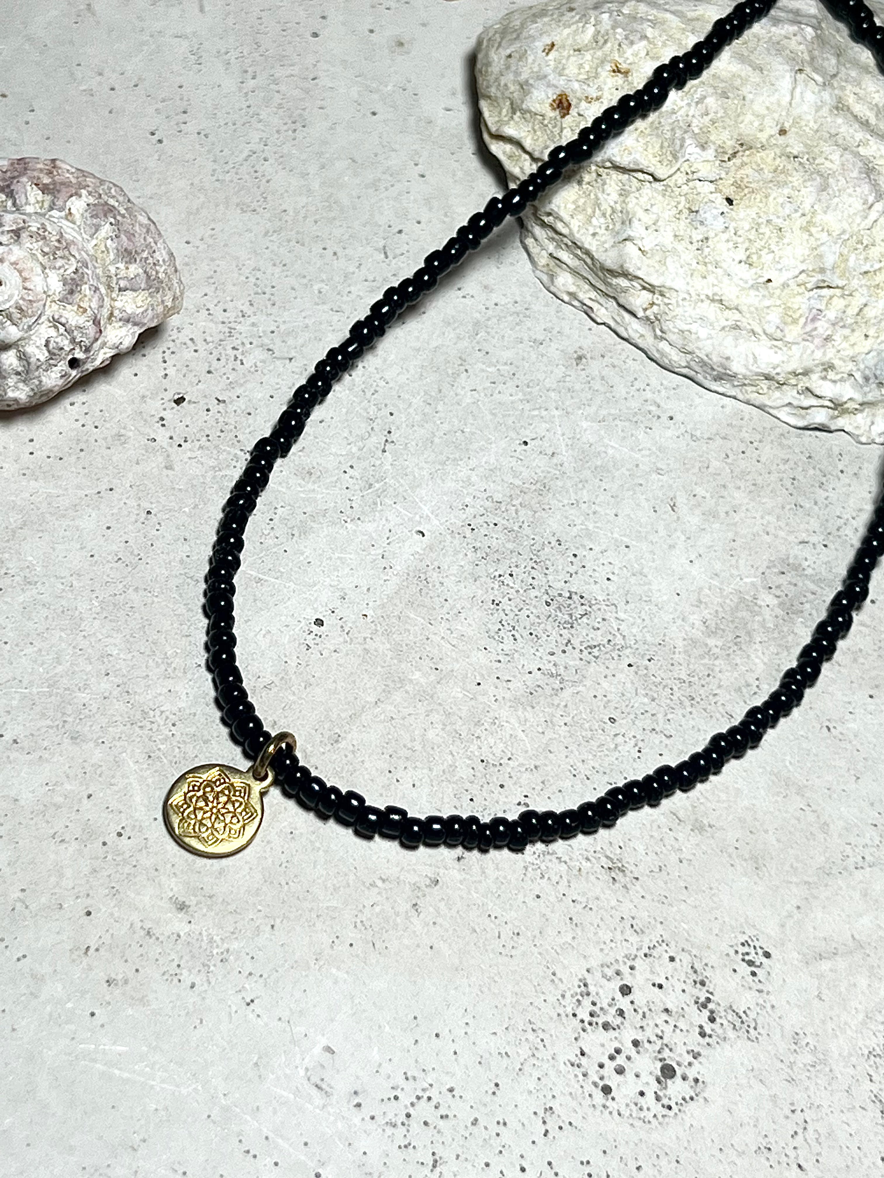 Cutie Perlenkette black Pearls with Flower of Life Pendant