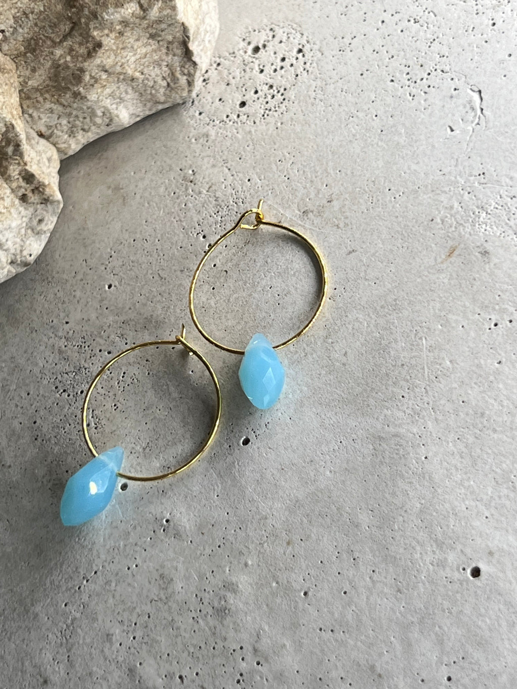 Turquoise Light Blue Chalcedon Creolen