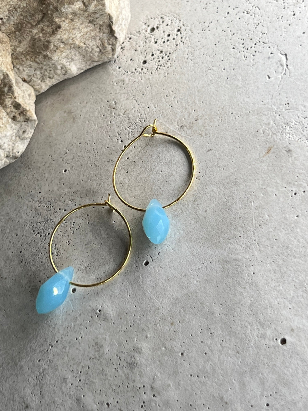 Turquoise Light Blue Chalcedon Creolen
