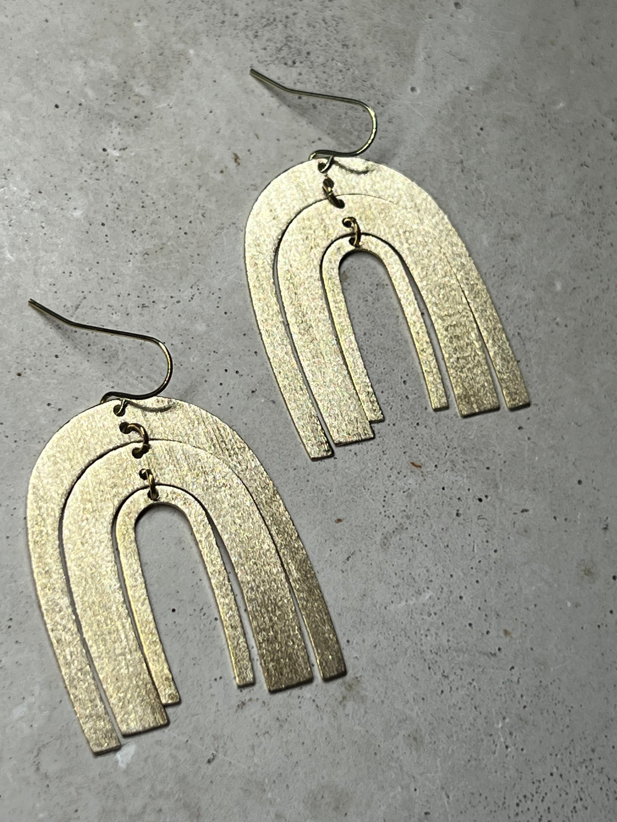 Katta arch earrings