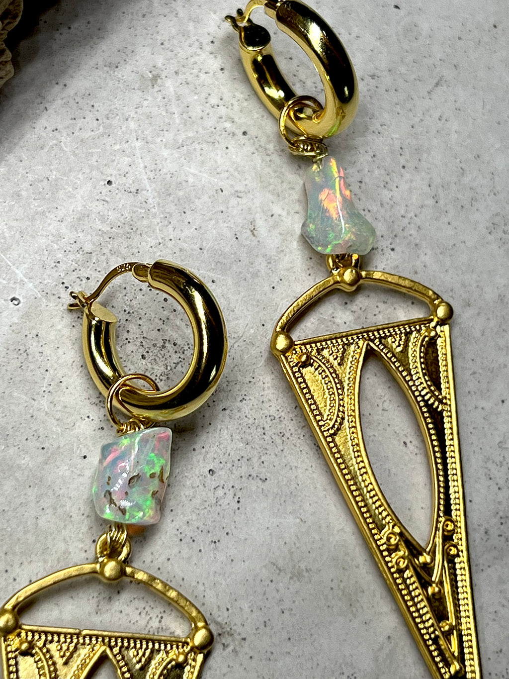 Devi golden Opal 18k