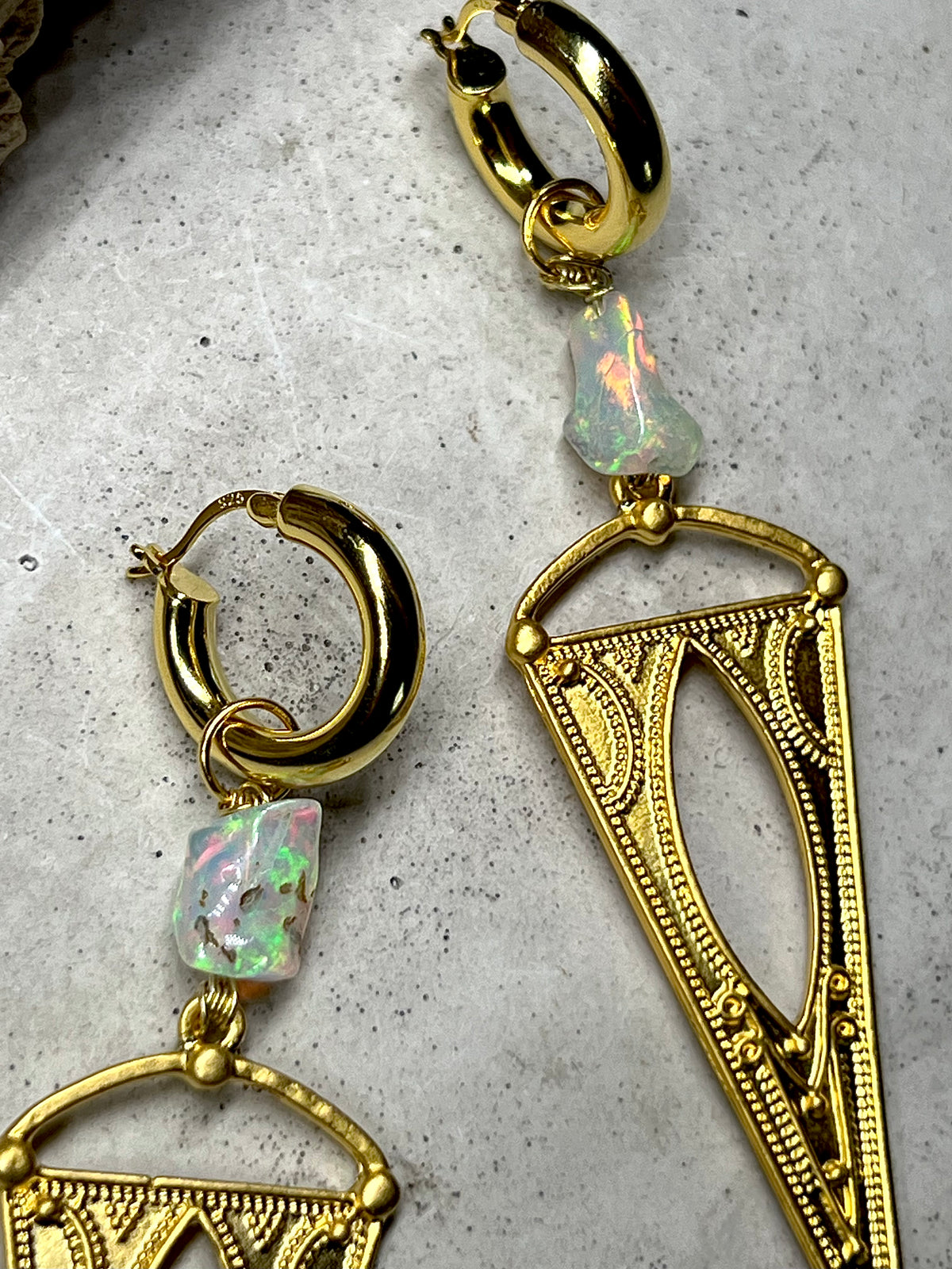 Devi golden Opal 18k