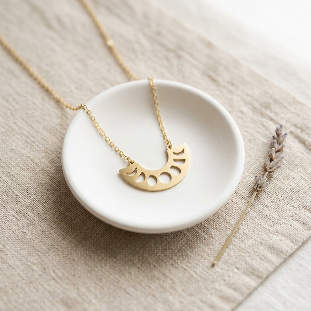 Necklace — Dresser Lifestyle | Generated by Modelize