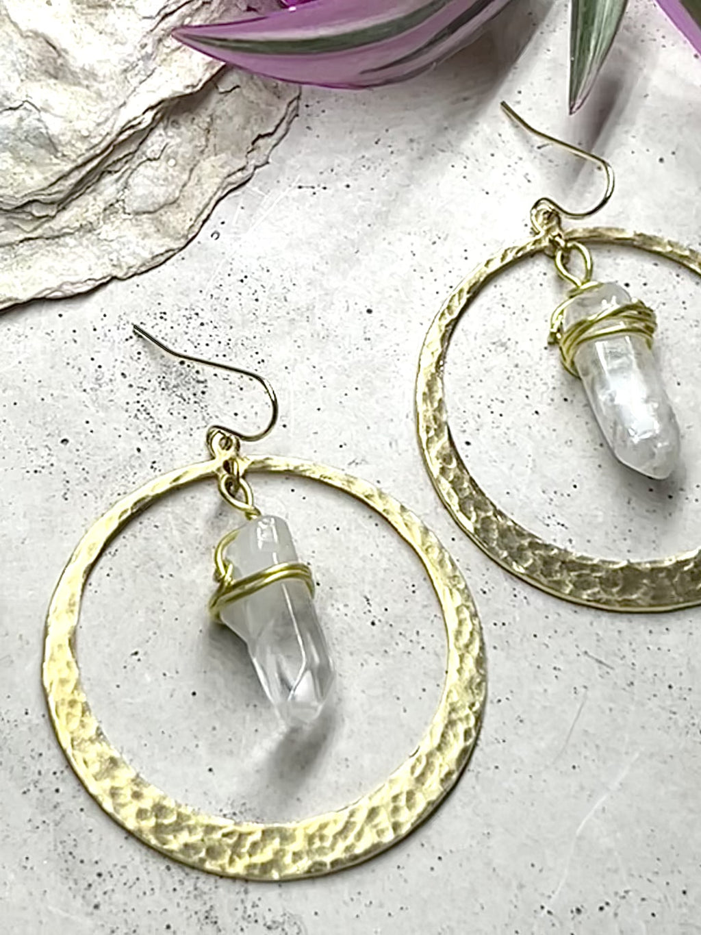 Crystal in Circle -  Bergkristall