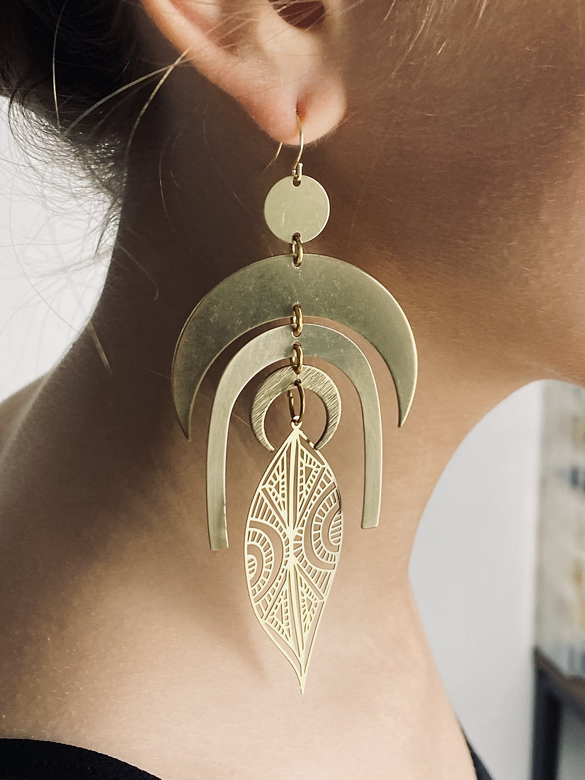<img src=“ayokha earrings” alt=“AMMM moons Ohrringe”>